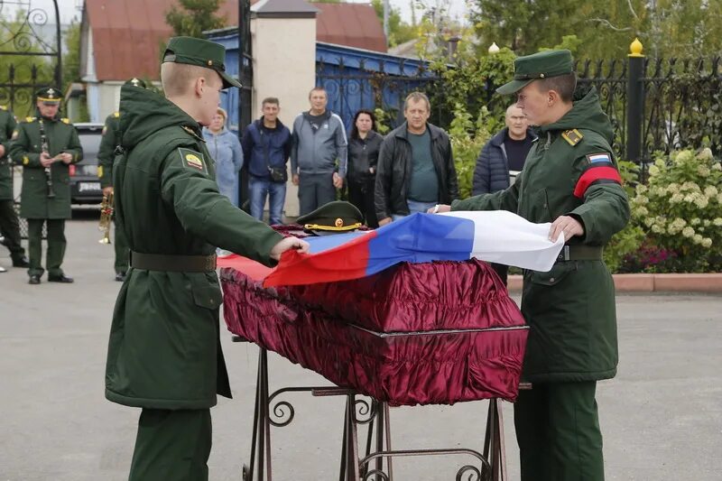 В Пензенской области простились. Похороны в Пензенской области погибших на Украине. В Пензе простились с погибшим. В Кузнецке простились с погибшим на Украине.