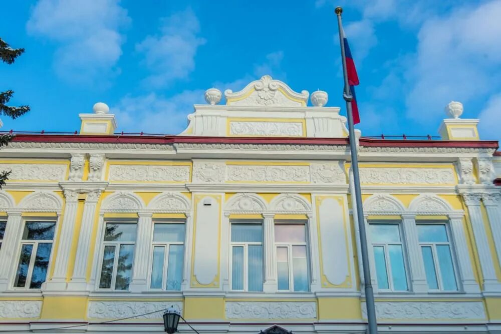 Фасад омск. Дом купца Липатникова Омск. Дом купца Липатникова Омск Гагарина. Фасад в Омске. Архитектура Омска фото.