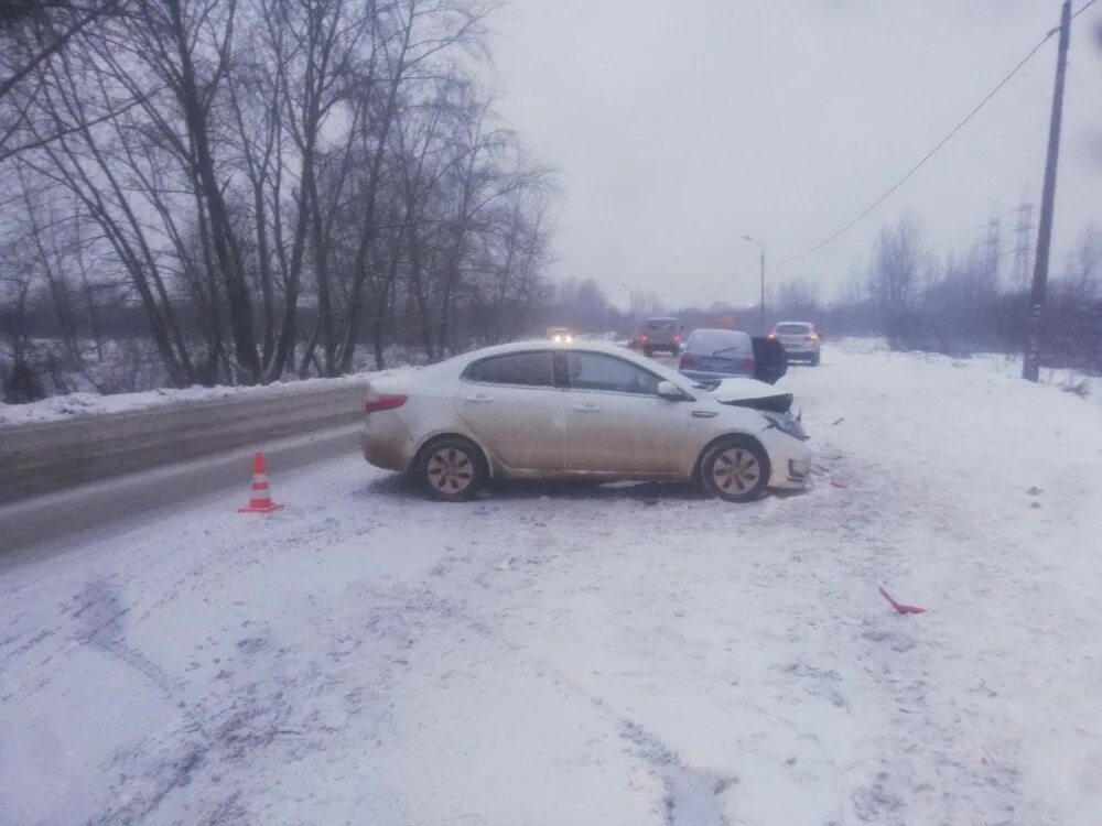 ДТП на Северном шоссе Череповец. Авария на Северном шоссе Череповец. Новости Череповца. Новости Череповца происшествия. Справившись с управлением выехал на