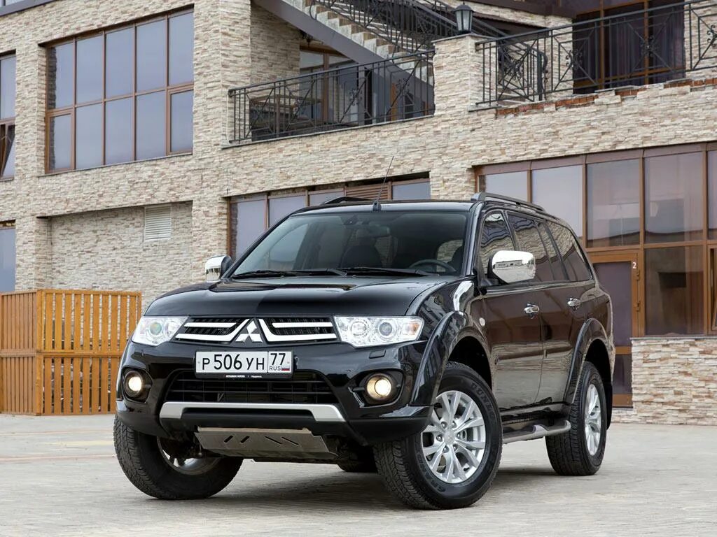 Купить б/у Mitsubishi Pajero Sport II Рестайлинг 2.5d AT (178 л.с.) 4WD дизель а