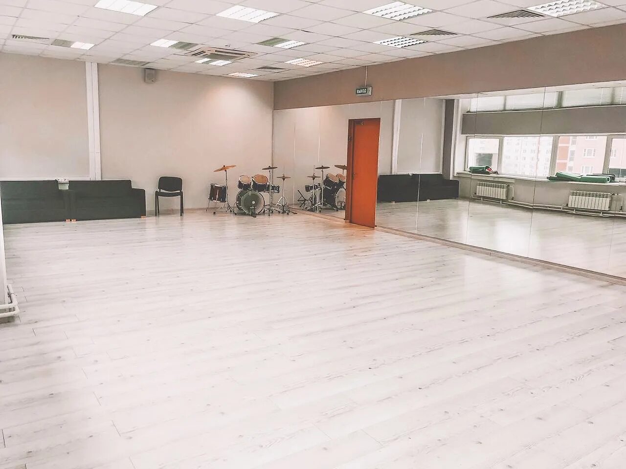 Танцевальные залы в аренду. Зал для танцев. Танцевальные залы в аренду. Танцевальные залы в аренду. Smoky dance studio, москва, улица щепкина.