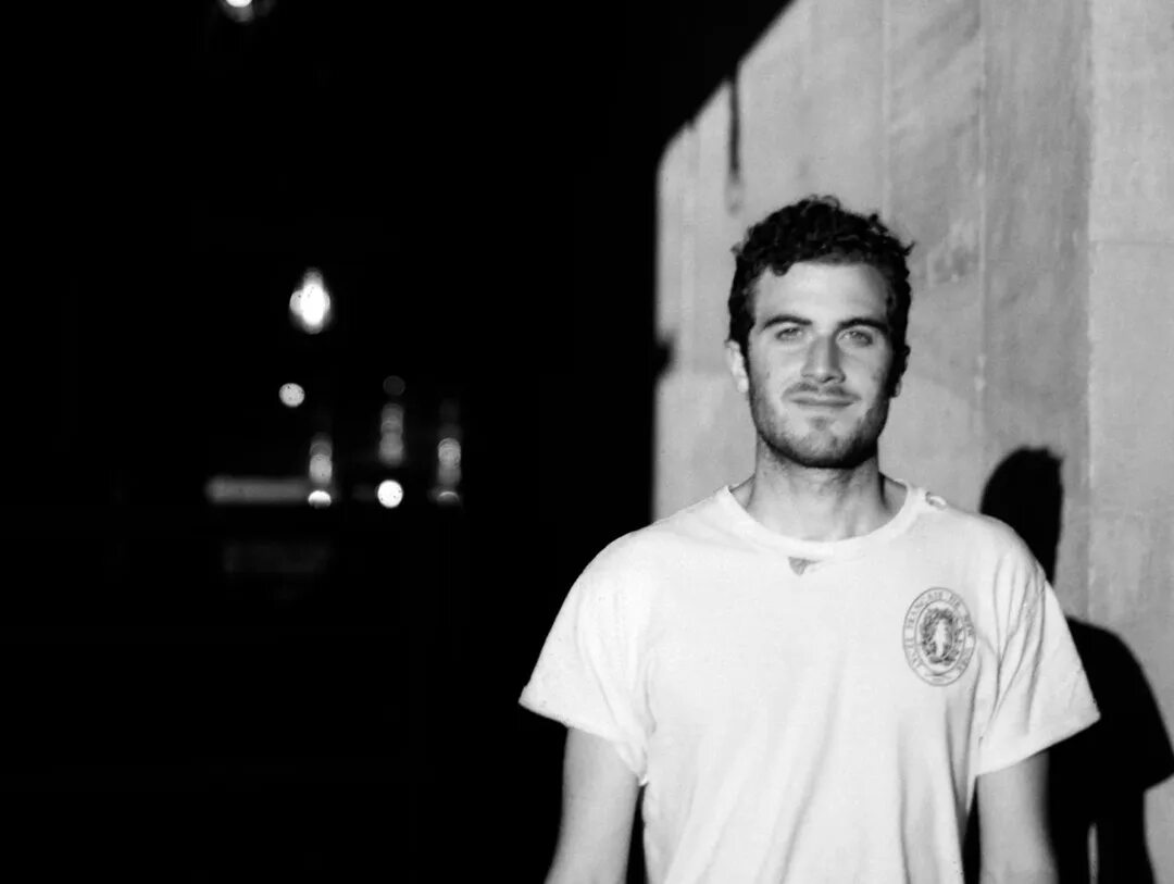 "nicolás jaar" && ( исполнитель | группа | музыка | music | band | artist ) && (фото | photo). Jaar. Nicolas jaar album. Николас жар. Николас джаар.