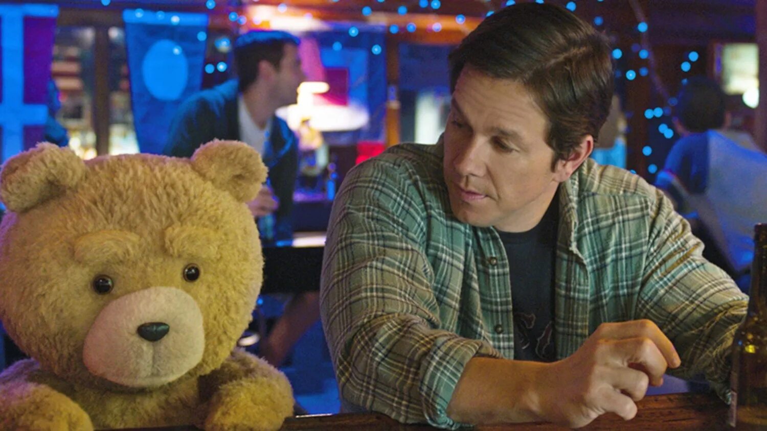 марк уолберг третий лишний 3. третий лишний 2 лиам нисон. третий лишний 2 дата выхода. марк уолберг третий лишний. марк уолберг джон беннет.