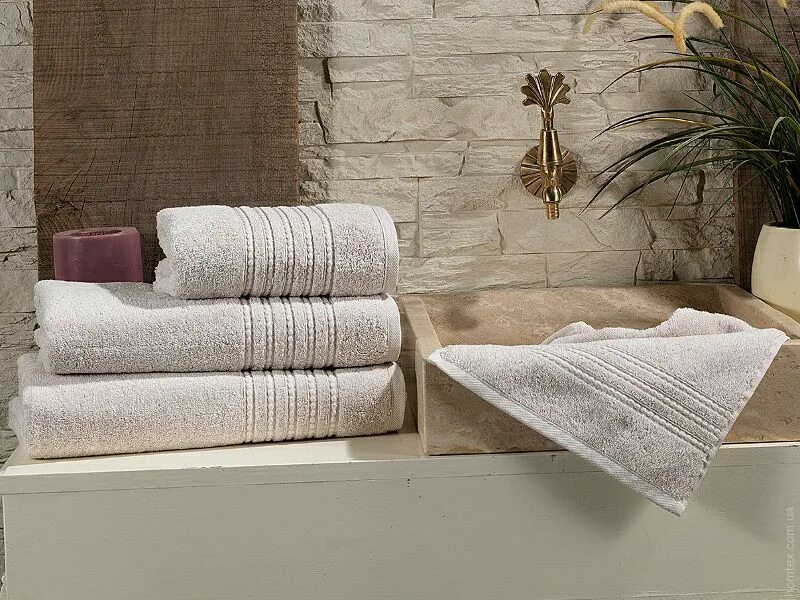 Изготовление полотенец. Полотенца банное турецкие Issimo. Полотенце махровое белый. Бежевые полотенца в ванной. Полотенце махровое 50 90см белое.
