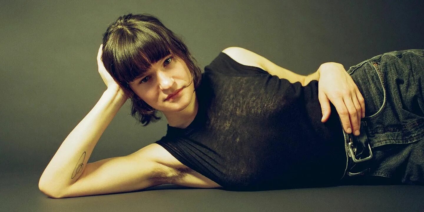 Lenker. Адрианна курилец. Adrianne elizabeth lenker. Big thief группа. Anything adrianne lenker.