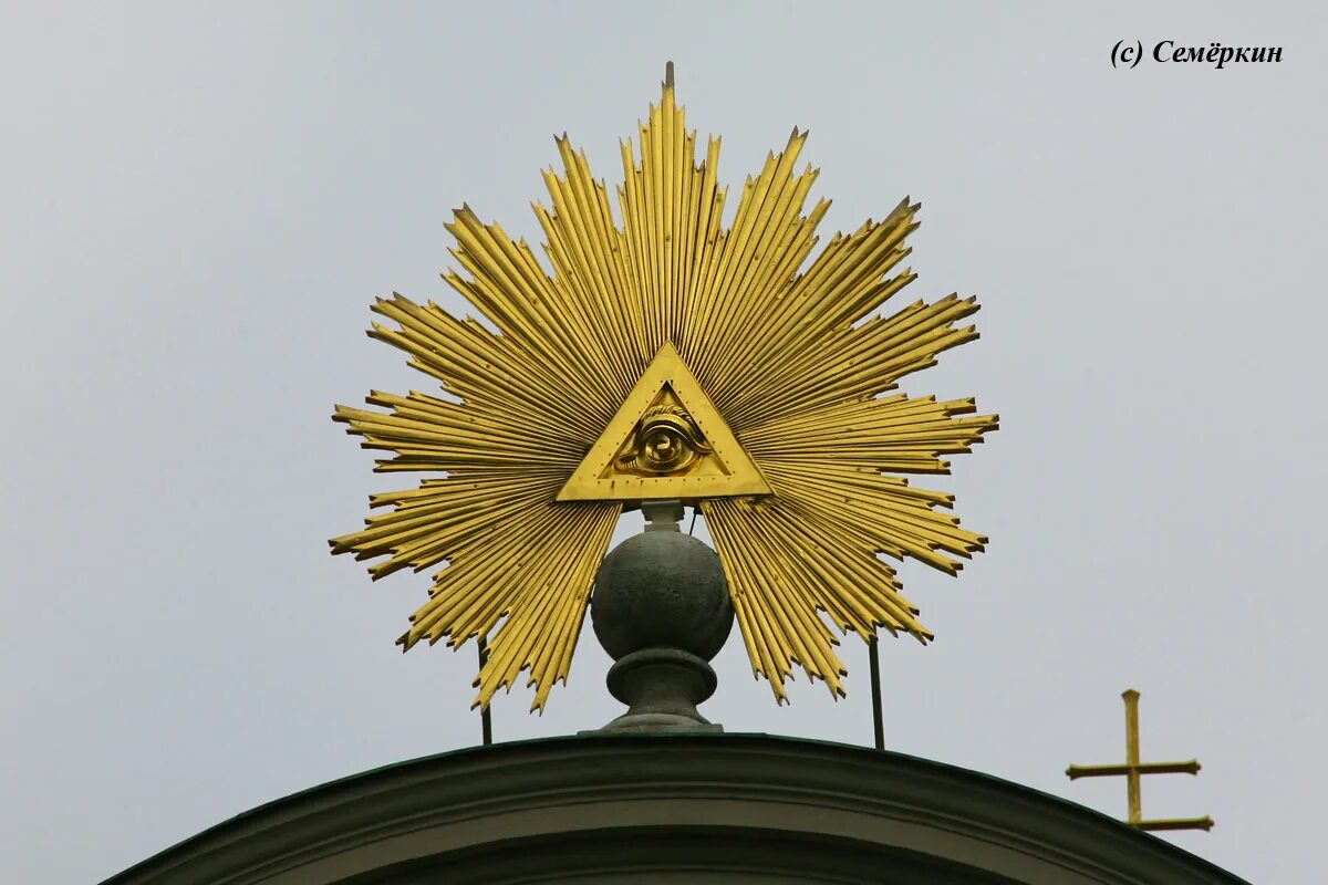 Всевидящее око на казанском соборе. Лучезарная дельта казанский собор в москве. Лучезарная дельта на иконах. Казанский собор масонский знак. Всевидящее око в храме христа спасителя.