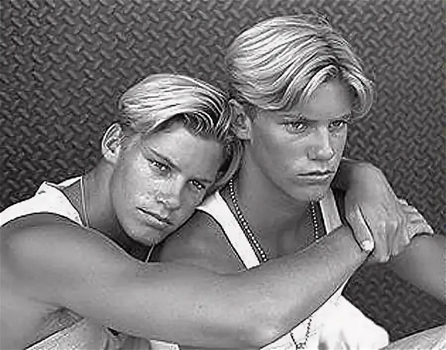Relative twins reverse. Derek keith brewer twins. близнецы блондины. актеры близнецы блондины. блондины близнецы модели.