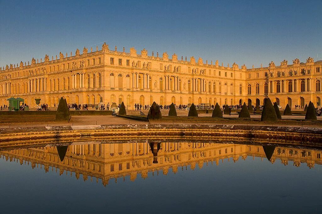 Chateau versailles. Версальский дворец Версаль Барокко. Ардуэн мансар Версаль. Версальский дворец Версаль классицизм. Классицизм архитектура Версальский дворец.