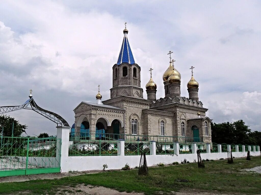 Новопокровская Краснодарский край храм. Храм Хутор Новопокровский Приморско-Ахтарского. Хутор Новопокровский. Храм Покрова Пресвятой Богородицы.. Приморско Ахтарск Хутор Новопокровский.