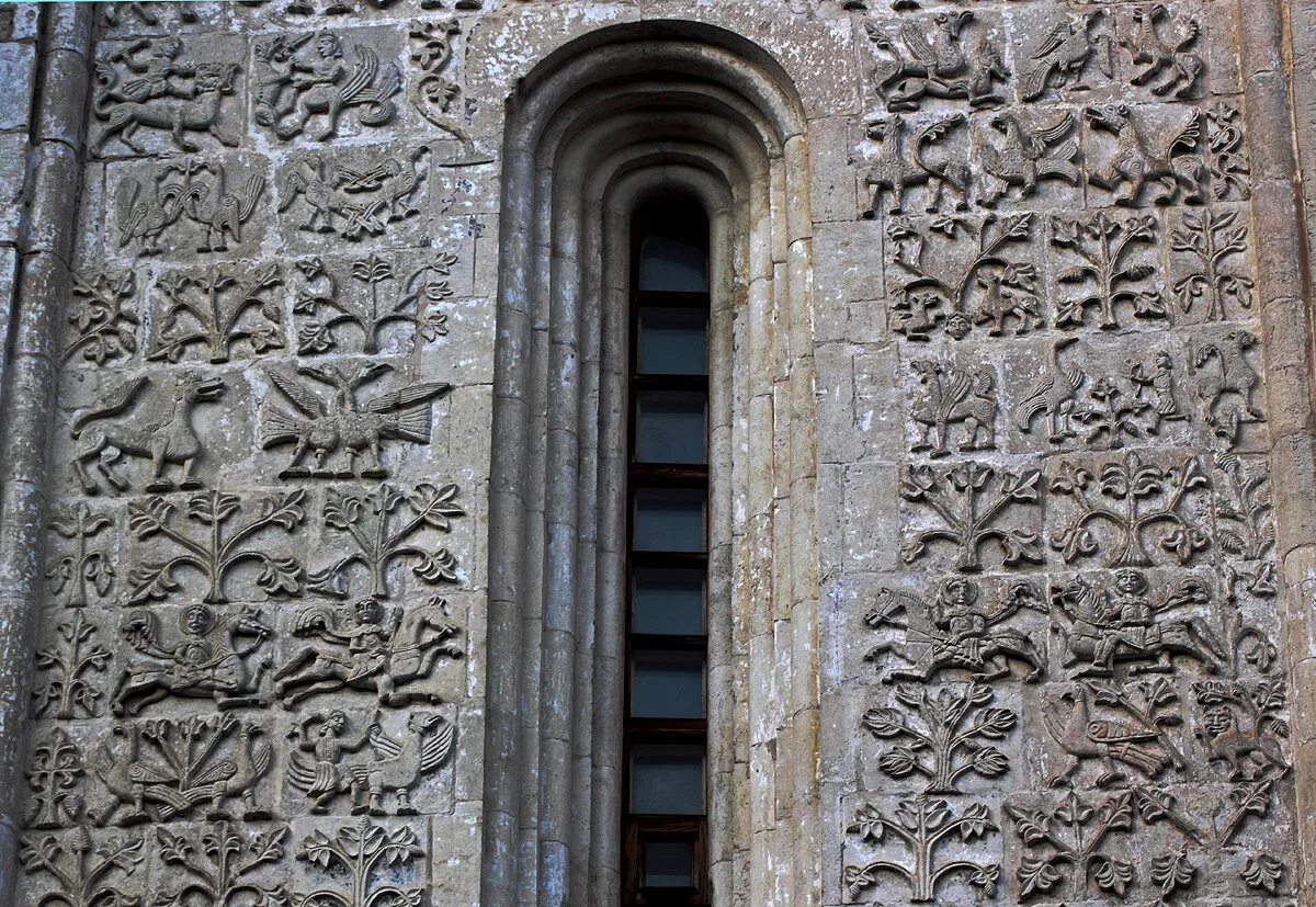 Дмитриевский собор во владимире резьба. Рельефы дмитриевского собора. Рельефы дмитриевского собора. Дмитровский собор во владимире белокаменная резьба. Барельефы дмитриевского собора во владимире.