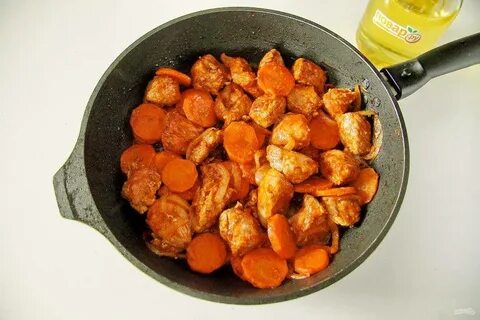 Мясо с морковью в духовке