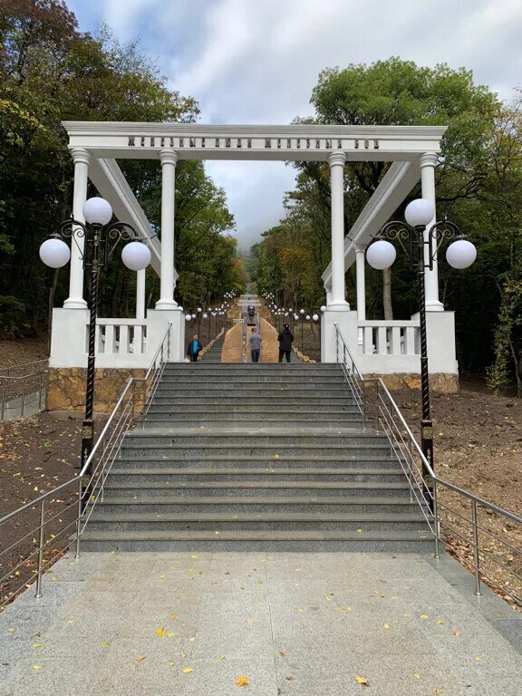 Городской округ железноводск. Железноводск парк лестница. Достопримечательности Железноводска каскадная лестница. Железноводск парк 30 лет Победы. Курортный парк Железноводск каскадная лестница.