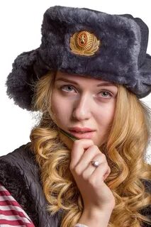 Девочка в ушанке