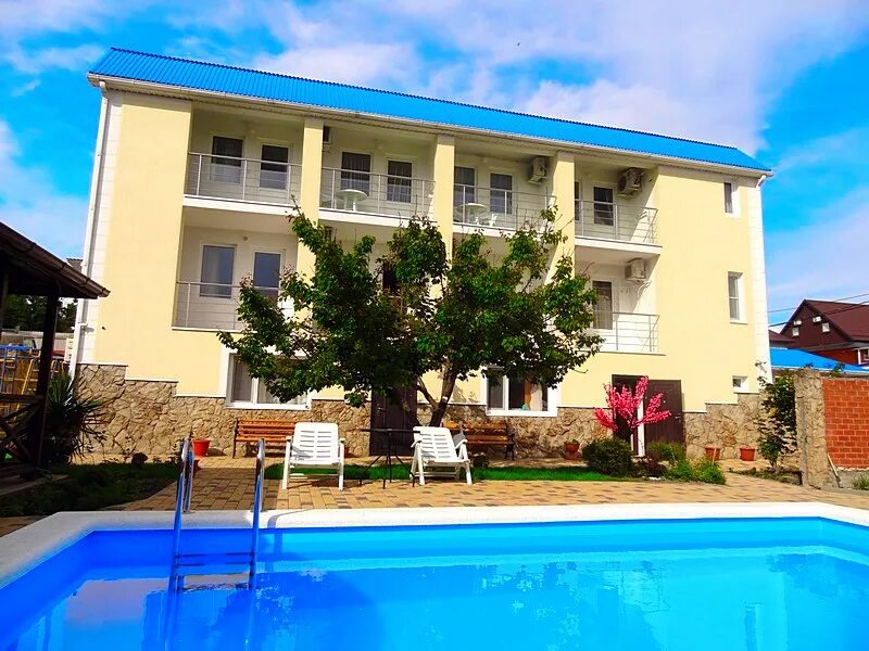 Гостиница голубая бухта геленджик. Гостиница голубая бухта геленджик. Геленджик голубая бухта улица санаторная. Дома голубая бухта. Голубая бухта санаторная 2а.