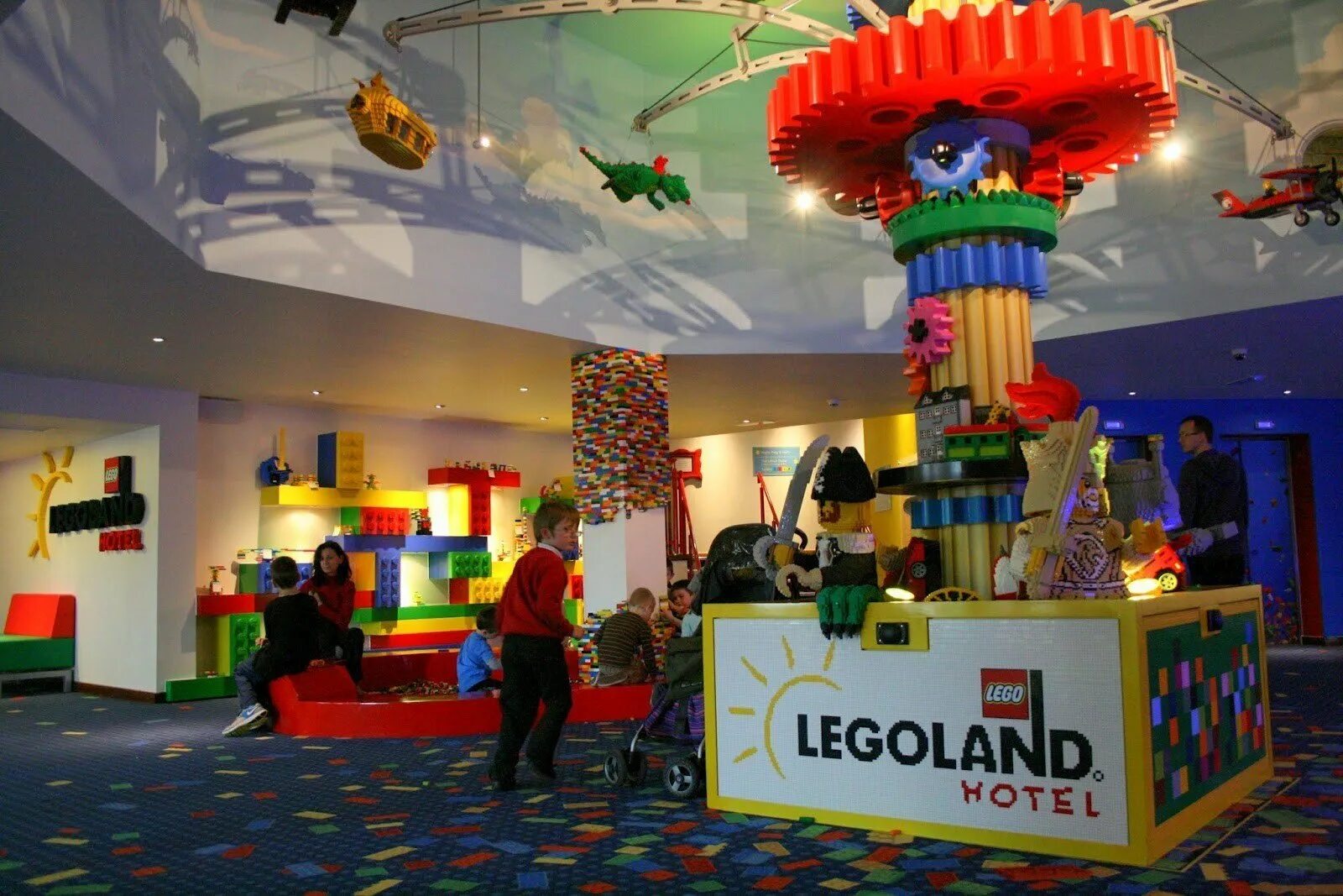 Отель леголенд. Виндзор Леголенд Англия. Windsor Леголенд. Legoland Hotel 4*.