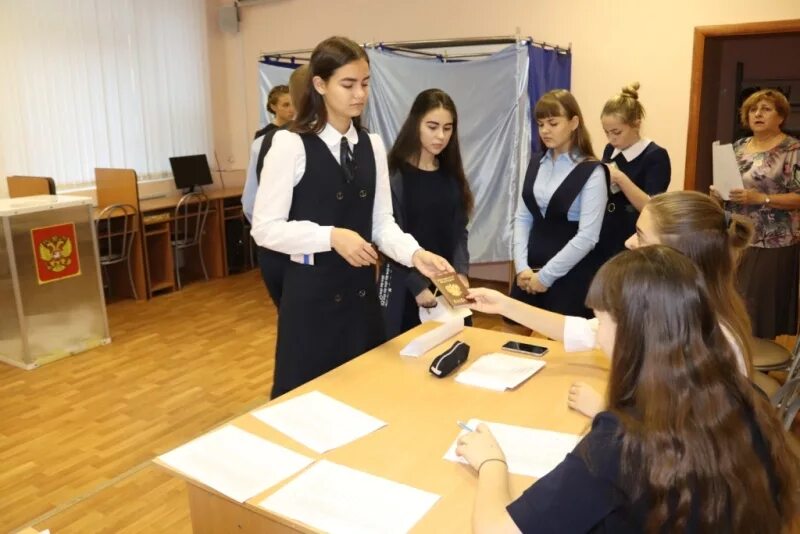 Хохольский лицей воронеж. Лицей 5 губкин. Хохольский лицей воронеж. Воронежская область рп хохольский лицей. Хохольский лицей.