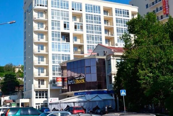 Ул сенявина 2 севастополь. Сенявина, 5. Арт бухта севастополь магазин. Севастополь, ул. Сенявина 2.