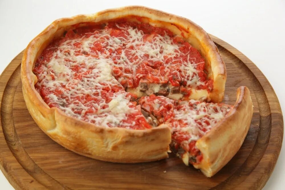 Великий мясной пирог пицца. Пицца пирожки. Пирог закрытая пицца. Открытые пироги с мясом. Американский пирог пицца.