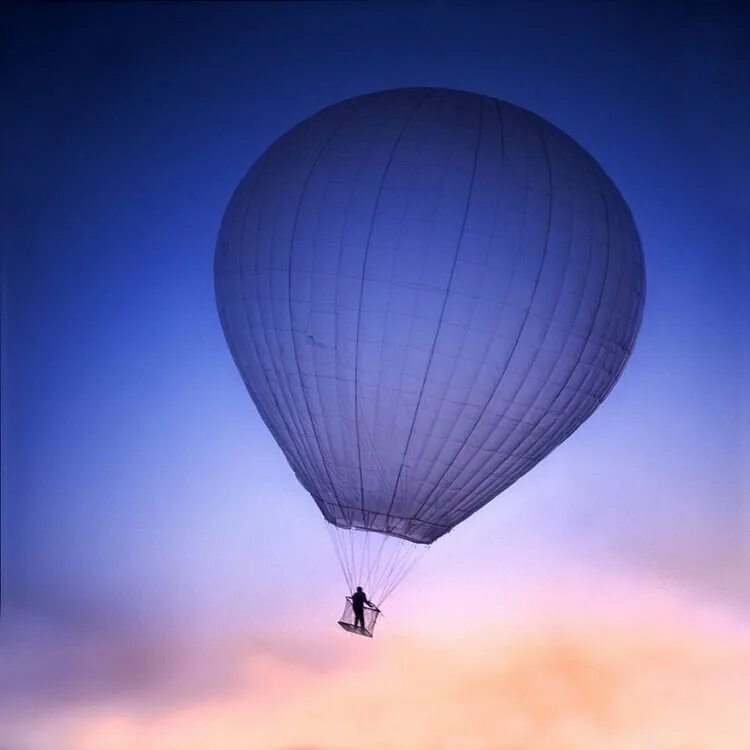 Сон летающий шар. Вид с воздушного шара. Воздушный шар с корзиной в небе. Летательный воздушный шар с корзиной. Большой воздушный шар.