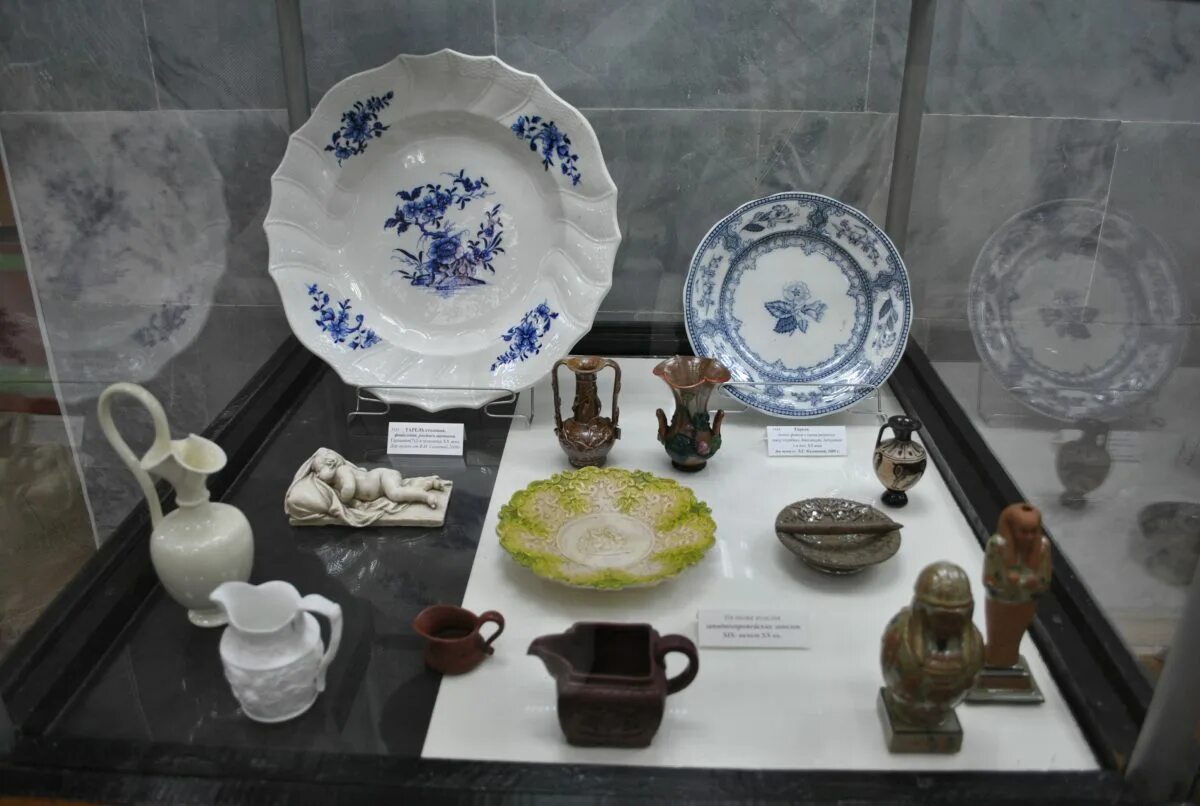 Тарелки россия 1990 годы. Художественная посуда из керамики. Тарелка монумент князя воронцова. Фарфор и фаянс химия. – фарфор, полуфарфор, каменная керамика, фаянс, майолика.