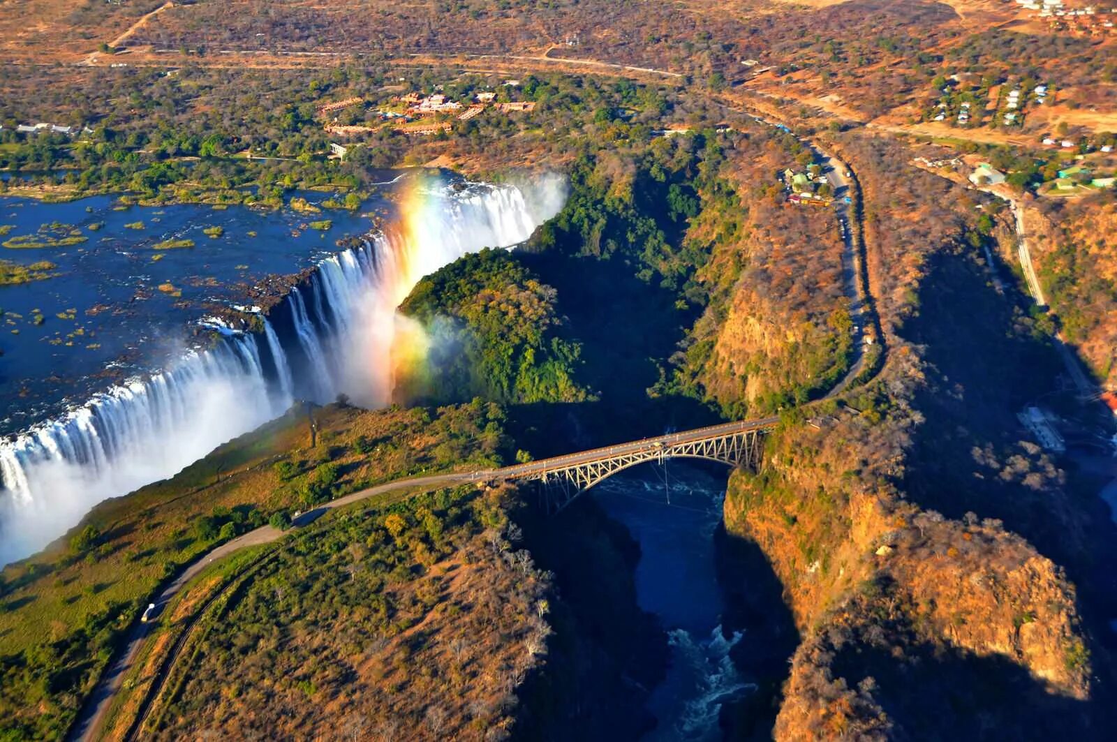 Зимбабве река Замбези. Замбия река Замбези. Озеро ливингстона африка
