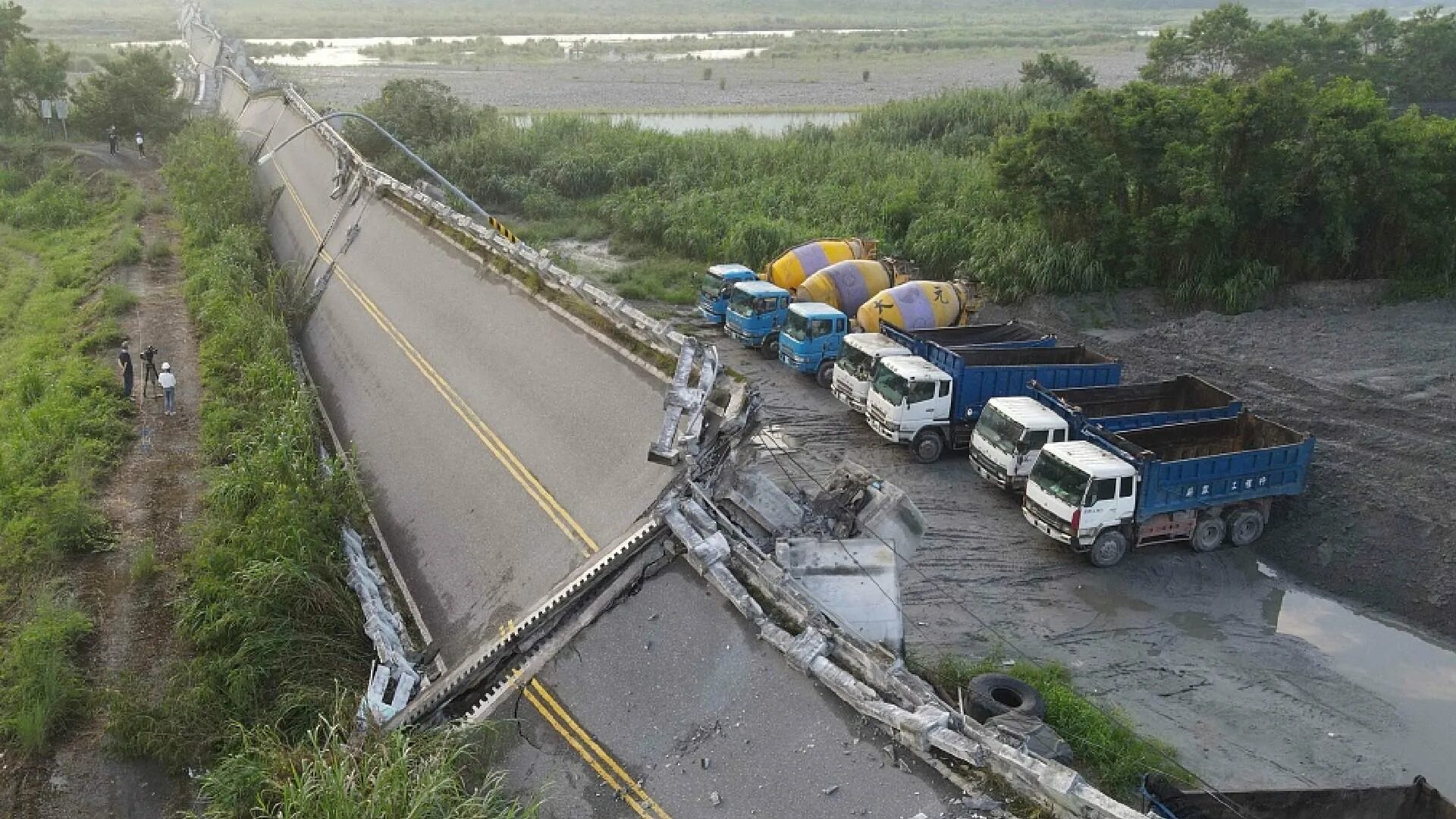 Обрушение моста. Мост в Китае. Мост обрушился. Землетрясение 2022 году