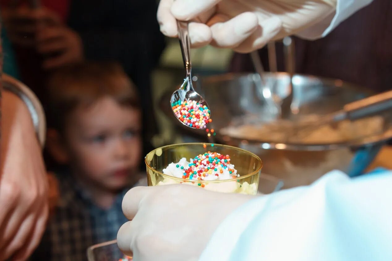 мастер класс по приготовлению мороженого для детей. крио мороженое шоу для детей. крио бар мороженого. шоу азотное мороженое. шоу с мороженым.