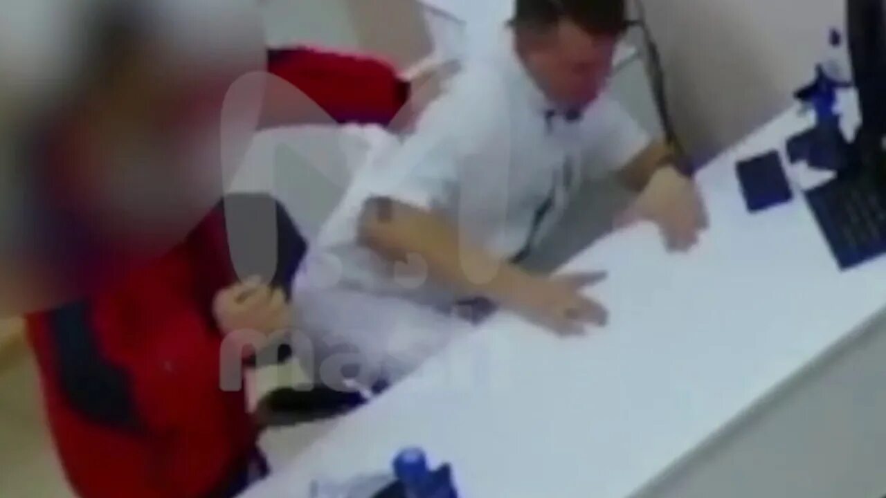 Избиение врачом. Избиение врачом. Осмотр дерматовенеролога. Мусульманка у кабинета врача. Избиение врачом.