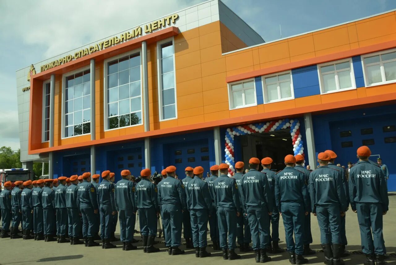 Спасательный центр смоленск. МЧС Саранск. Пожарно спасательный центр Саранск. Спасательный центр МЧС России. Здание главного управления МЧС России.