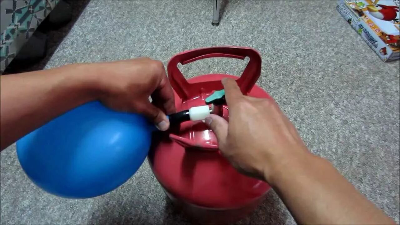 Надуть шары видео. Надувает шарик. Баллон для накачки шаров. Шары надувать аппарат домашний. Насос для надувания шариков.