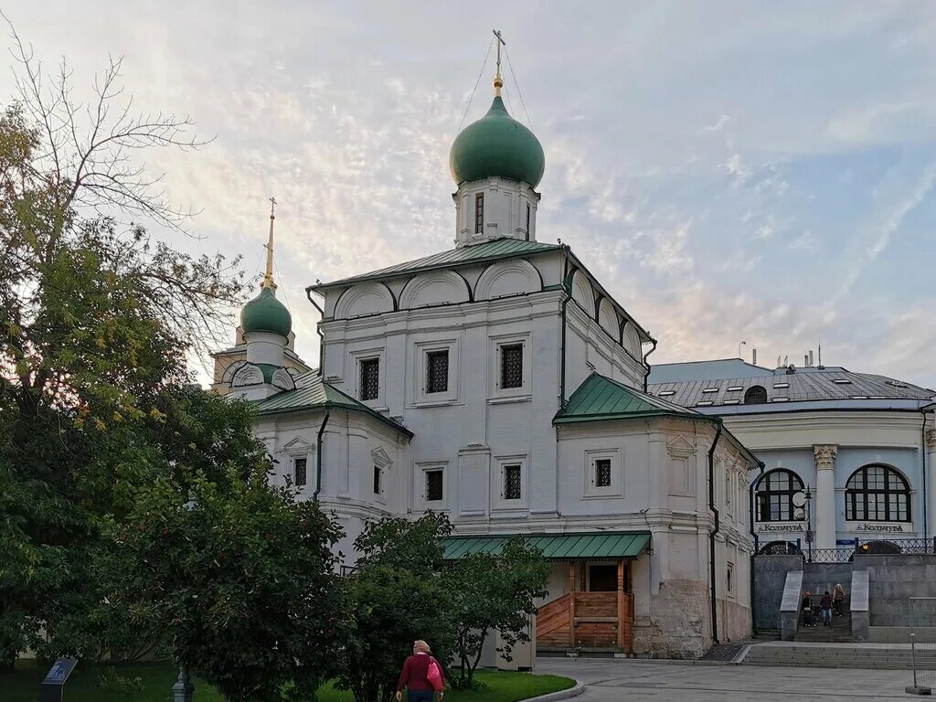 Варварка 4 москва. Церковь максима исповедника на варварке. блаженный максим московский храм варварка. москва церковь максима блаженного. церковь святого максима блаженного на варварке.