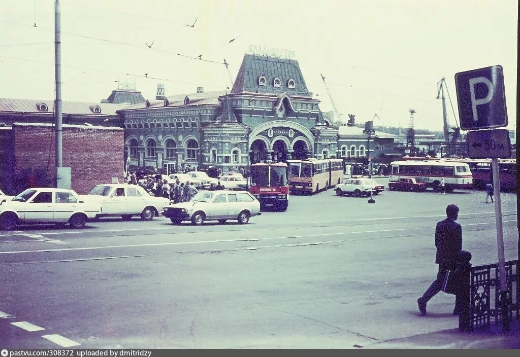 Фотография 1988 года. Вокзал Владивосток СССР. Pastvu Владивосток. Владивосток вокзал 70-е. Вокзал 1988.