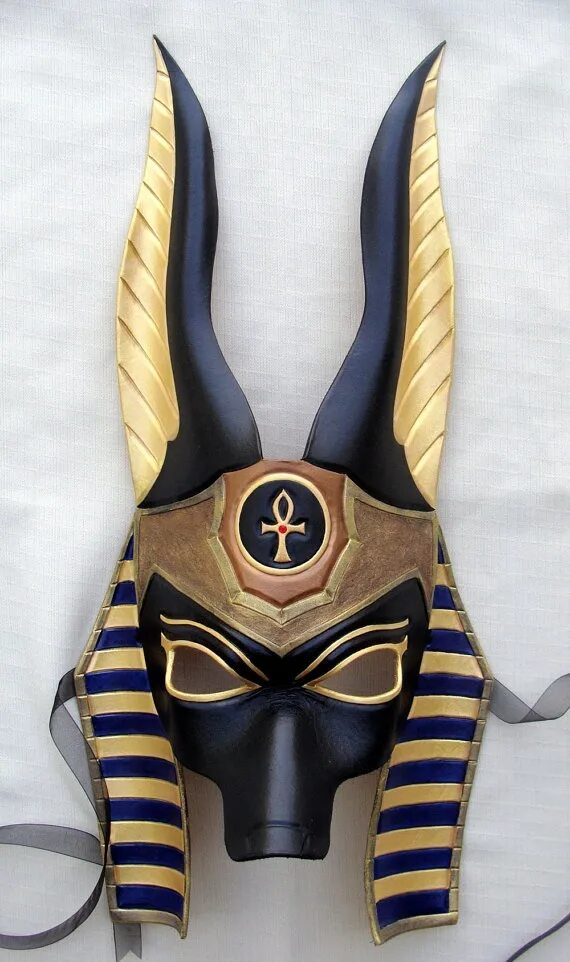 Маска 3 анубис. Анубис маска. Египетская маска Анубиса. Маска Тутанхамона Анубис. Маска египетского Бога Анубиса.
