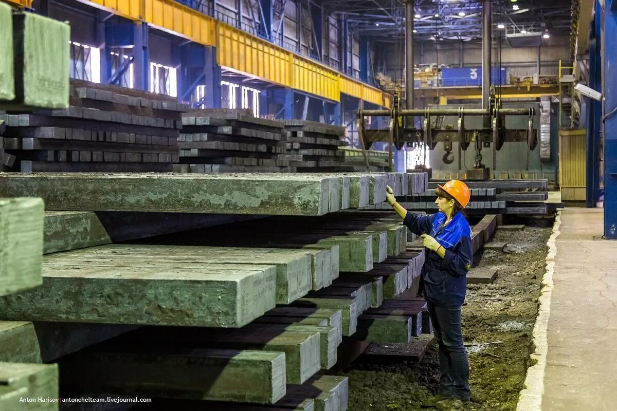 чмк мечел челябинск. мечел прокатный цех челябинск. алексей баканов чмк. краны листопрокатных цехов. мечел челябинск.