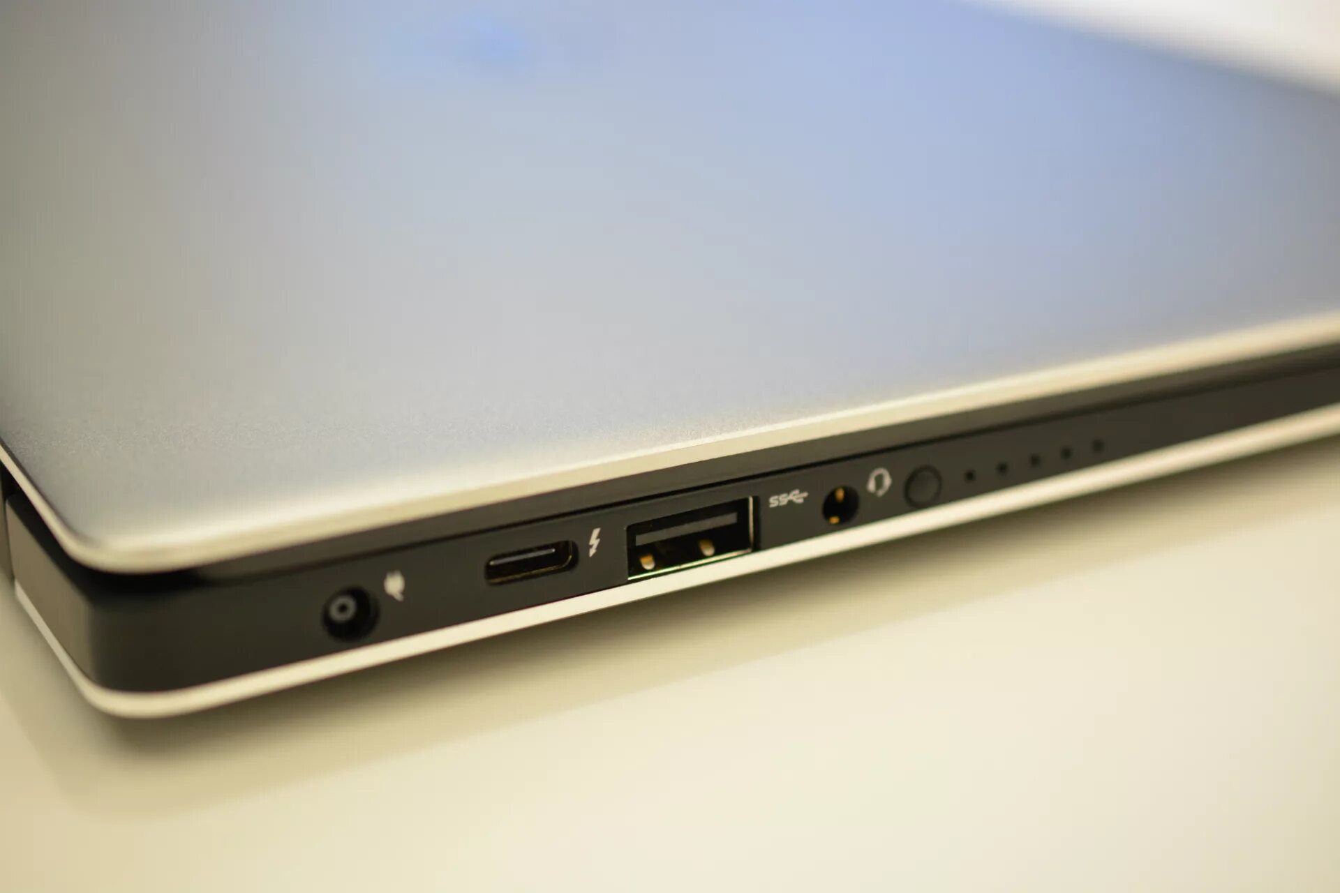 Порт Thunderbolt 3. Разъём Thunderbolt 3. USB-C Thunderbolt разъем. Thunderbolt 4 Laptop.