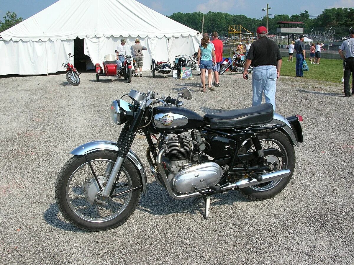 Royal Enfield 750. Royal Enfield 1980-. Старые Royal Enfield. Мотоцикл перехватчик. Хлопки мотоцикла