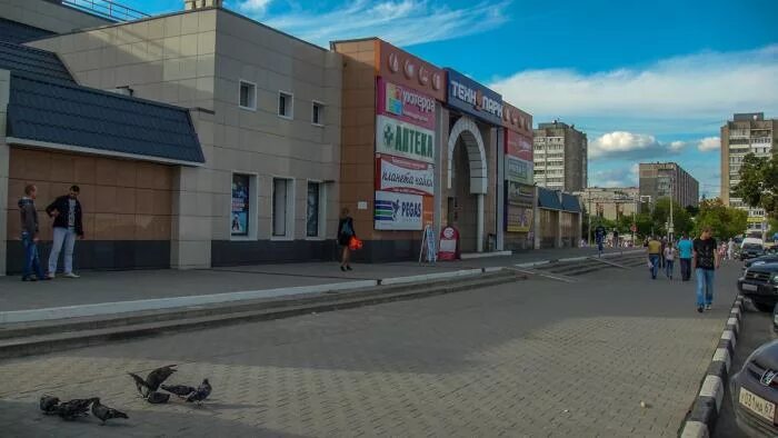 Центр обнинска улицы. Аксеновский универмаг обнинск. обнинск аксенова 17 универмаг. торговый центр центральный обнинск. обнинск аксеново центральный универмаг.