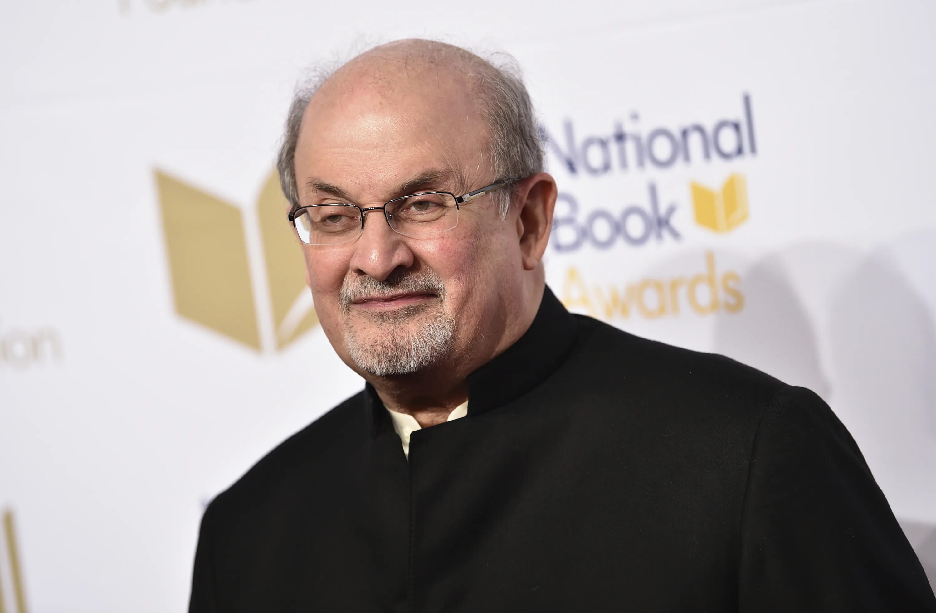 Салман рушди нападение. Salman Rushdie. Салман Рушди британский писатель. Салман Рушди 2023. Салман Рушди фото.