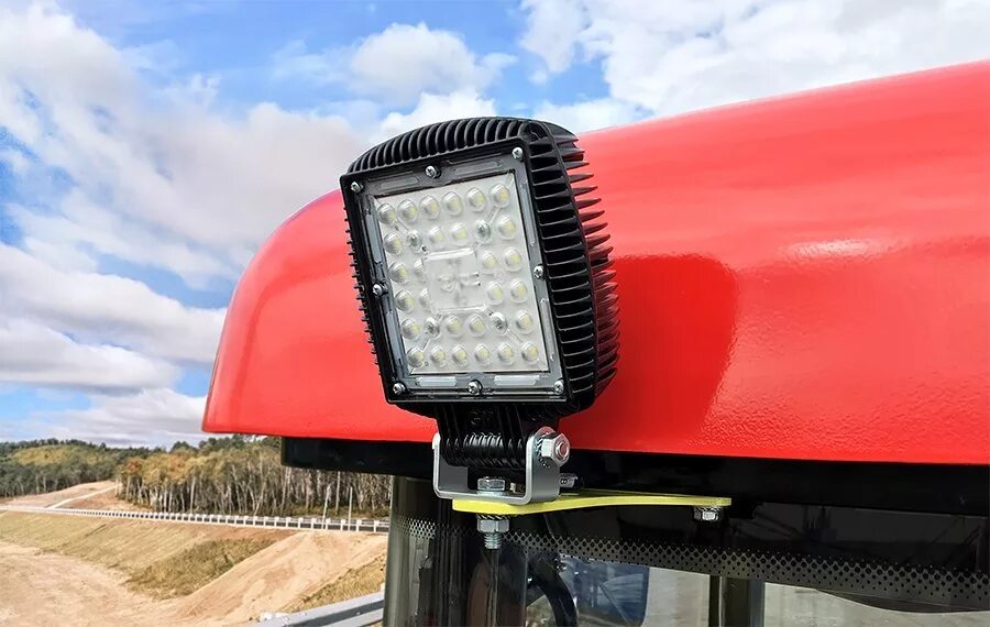 Фара рабочего света led. Светодиодная фара рабочего света т1027sfl60. светодиодные фары на трактор мтз 82. фара лед 12 вольт мтз. gm trac 40вт фара.