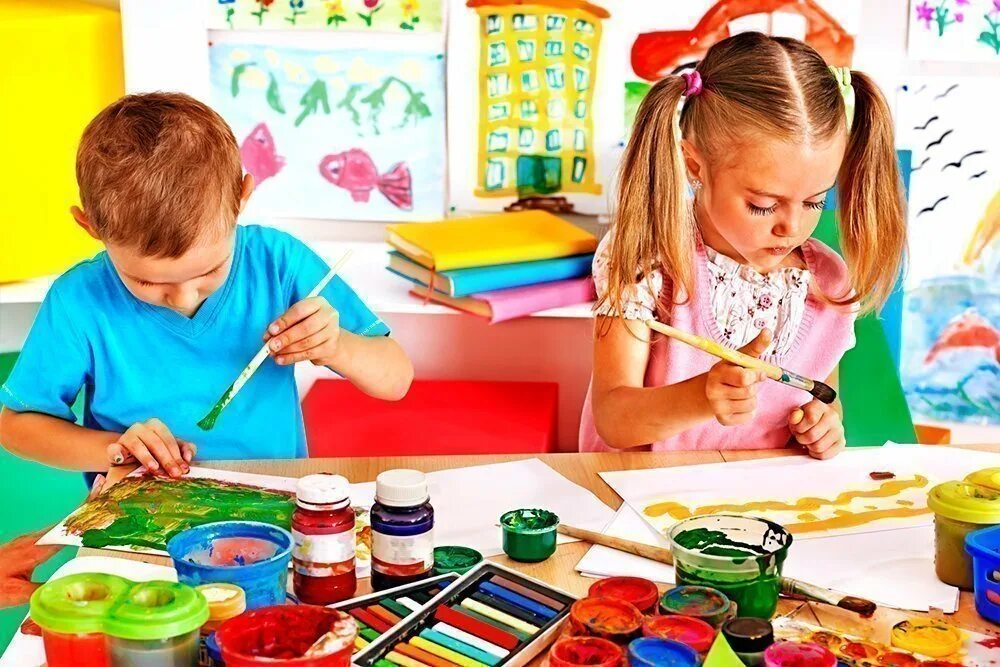 Дети творчество. Творчество картинки для детей. Творчество рисование лепка. Занятия творчеством для детей.