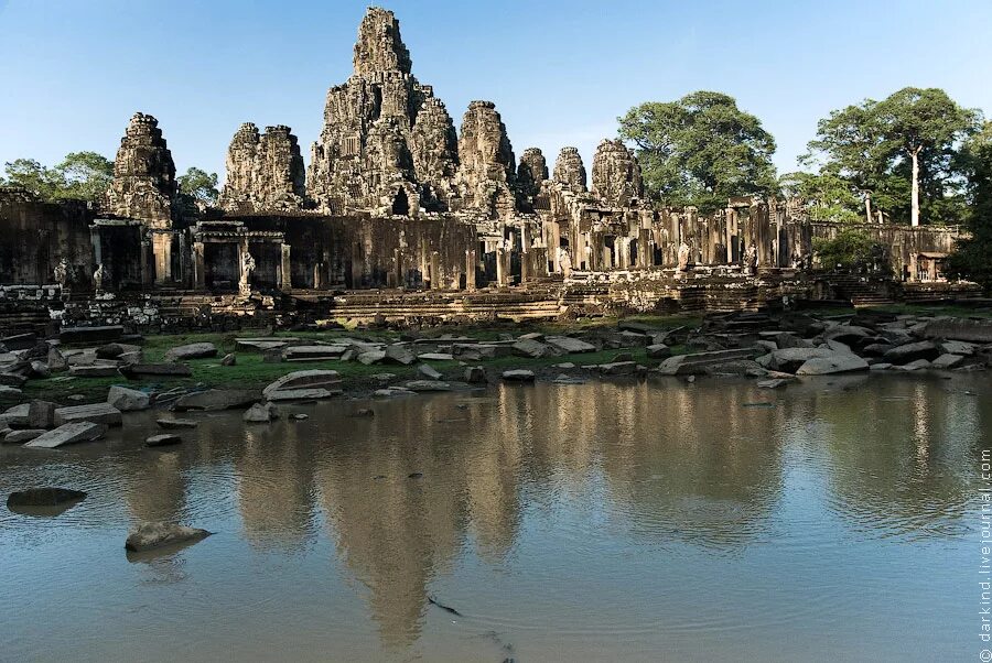 Храмовый комплекс байон сием-рип камбоджа. Ангкор ват воздушные шары. Центр святилища. Байон — центральный храм ангкор тома. Центр святилища.