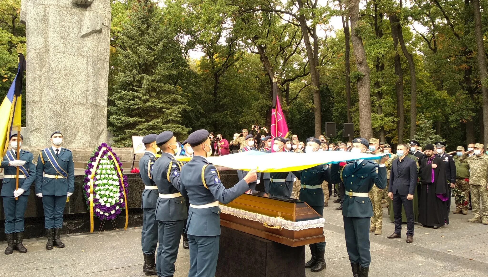 Прощание с курсантами в Харькове. Возложение цветов к памятнику погибшим курсантам. Похороны летчика погибшего на Украине. Памятник погибшим летчикам Кубинке. Прощание славы