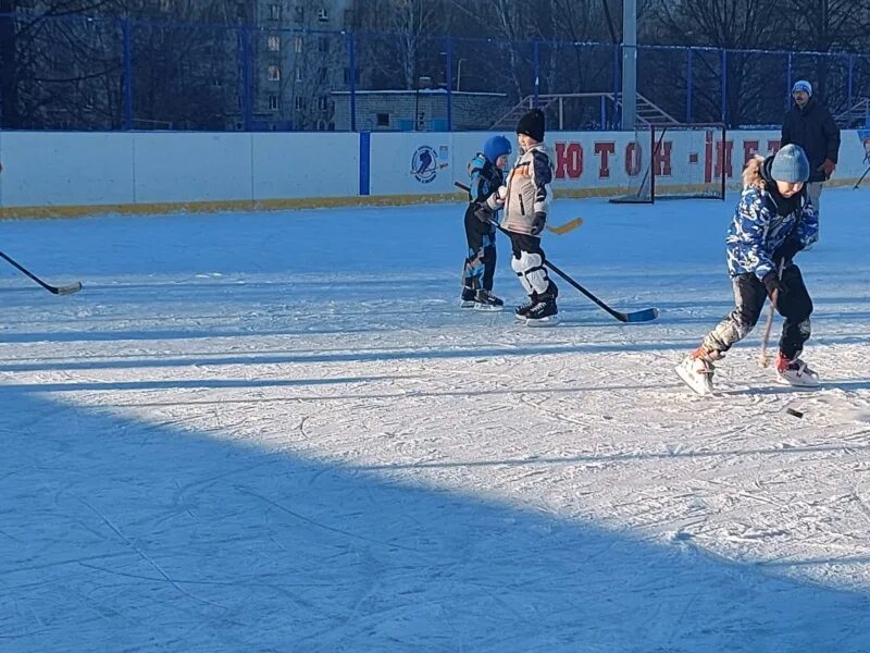 С п катков. В Котельниче есть каток у ФОКА. ФСК каток. ФСК Черемушки каток. Спортивный комплекс Восток Болотное.