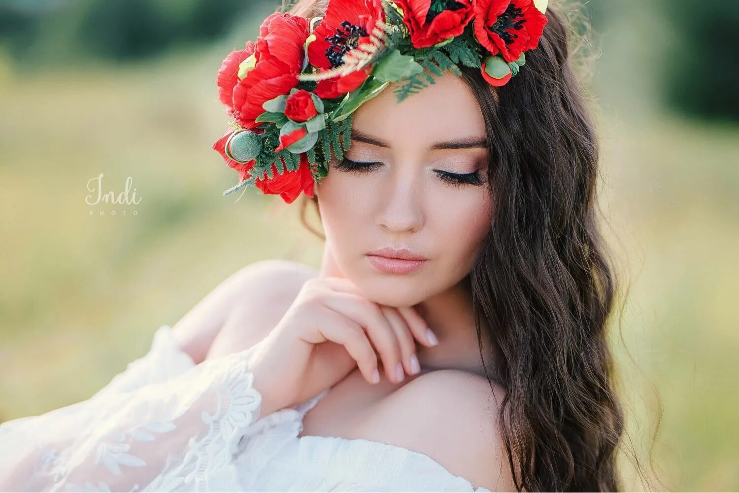 Венок из маковых цветов. Маковый венок. Венок из маков на голову. Венок в ассортименте. Девочка с маками.