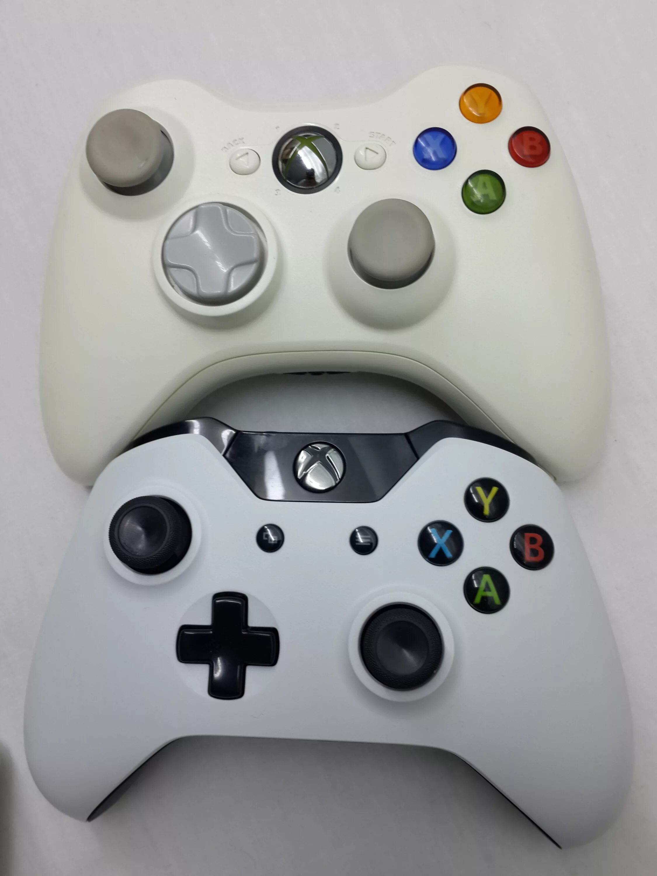 Джойстик Xbox 360 и Xbox one. Xbox 360 one геймпад. Джойстик Xbox 360 4. Xbox 360 vs Xbox one Gamepad. Чем отличаются джойстики