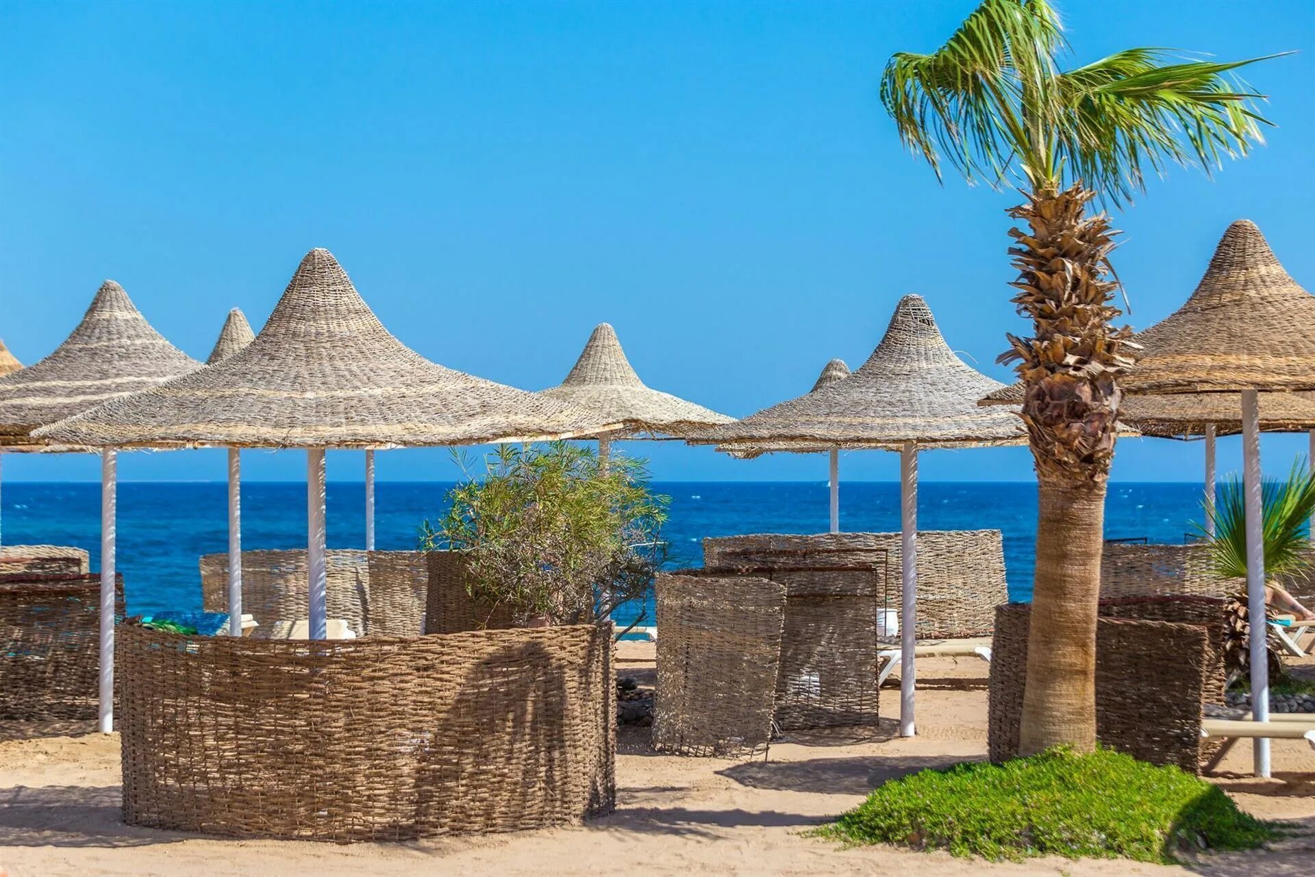 Aladdin beach hurghada. Египет отель алладин. Aladdin Beach Resort Hurghada 4 Хургада. Египет отель алладин Шарм-Эль-Шейх. Египет отель алладин Бич.