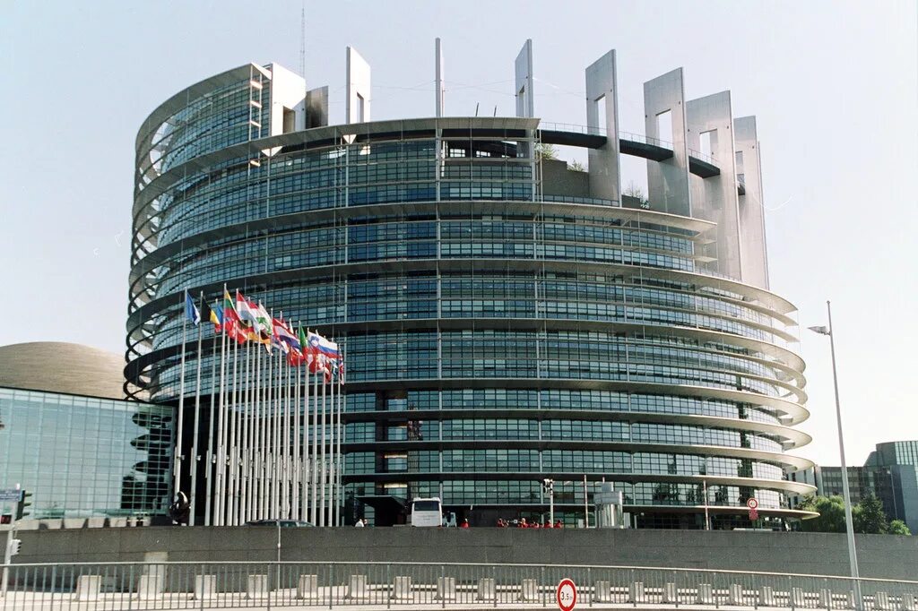 Здание оон в брюсселе. Здание европарламента в брюсселе. Бельгия штаб квартира. Штаб квартира оон в брюсселе. Бельгия штаб квартира.