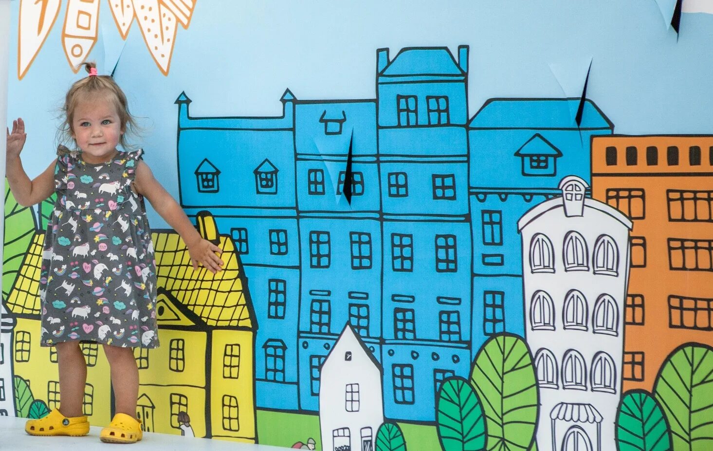 улица города для детей. однажды в городе виммельбух гёбель. машины нашего города. дети в городе. дети улицы.