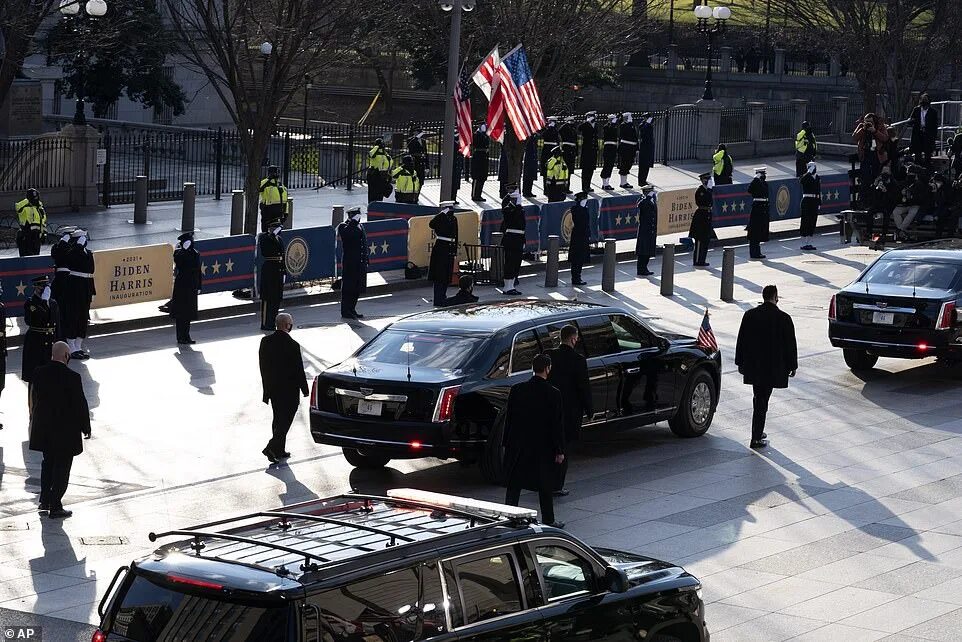 Машина джозефа байдена. Машина байдена. Охрана президента сша байдена. Кортеж джо байдена. Президентский кадиллак байдена.