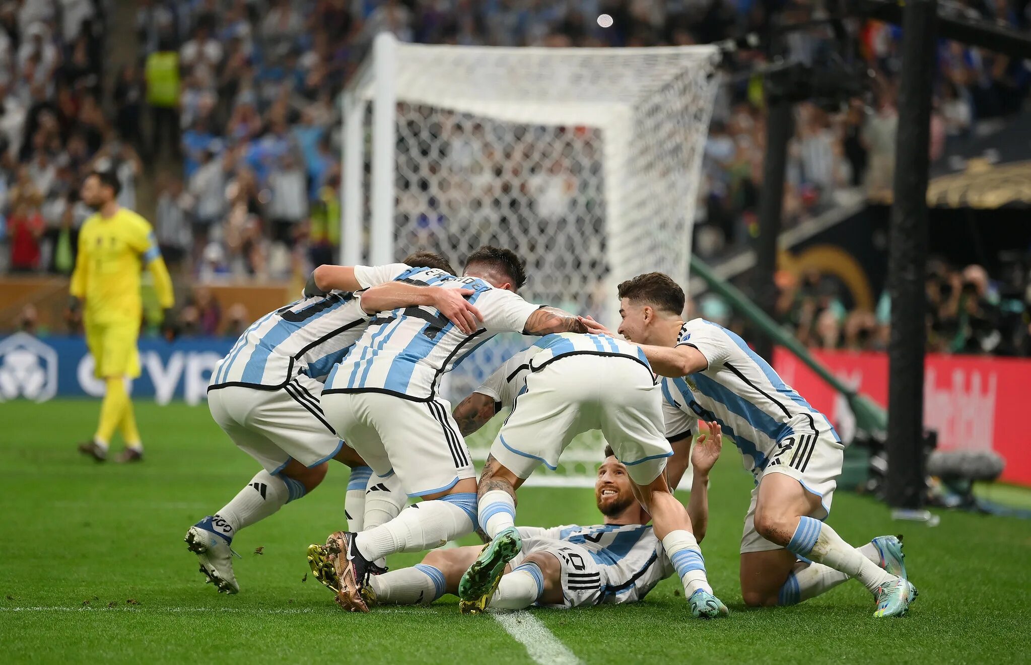 40 спортсменов 6 из аргентины. Аргентина чемпион 2022. Аргентина чемпион ЧМ 2022. ЧМ финал Аргентина чемпион. Аргентина победила 2022.